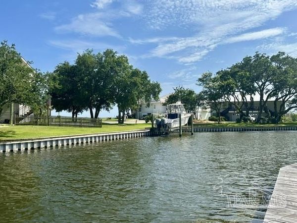 4731 Marina Dr, Gulf Breeze, FL 32563