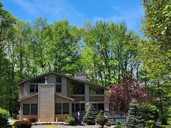 344 Canoebrook Drive, Lords Valley, PA 18428