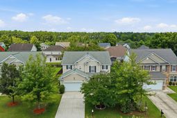 406 Glenmore Drive photo 4