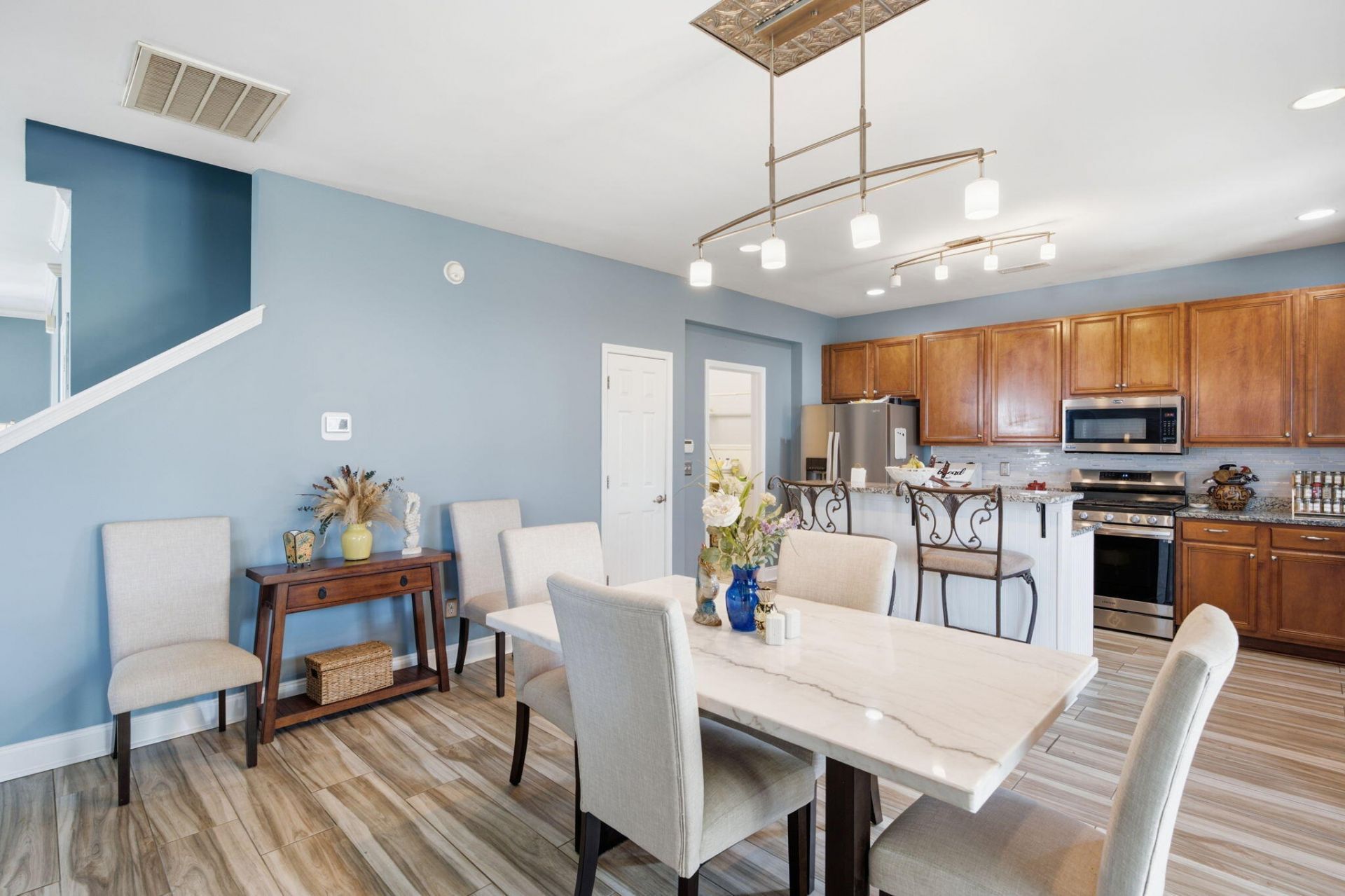 406 Glenmore Drive Photo 21