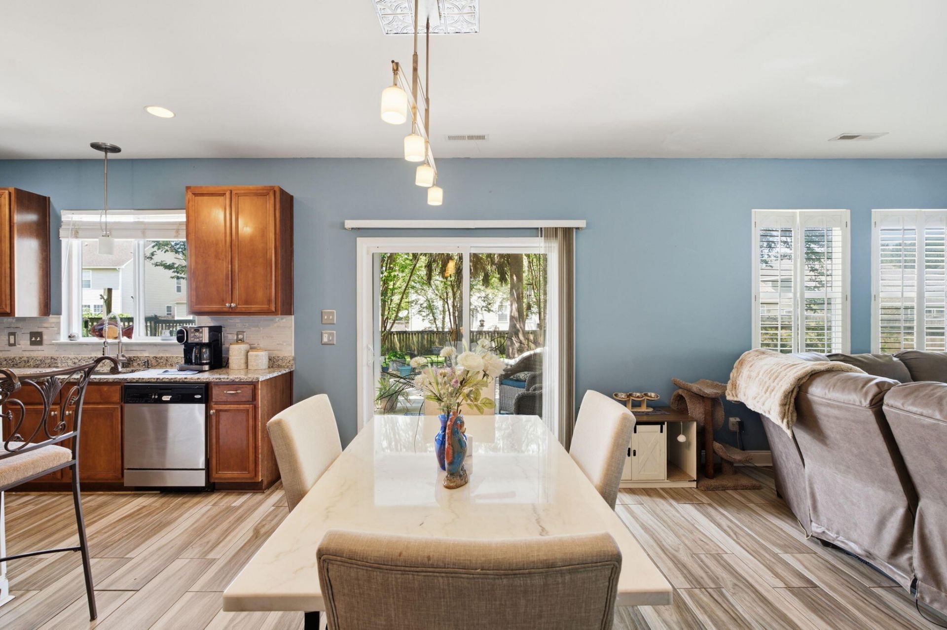 406 Glenmore Drive Photo 22
