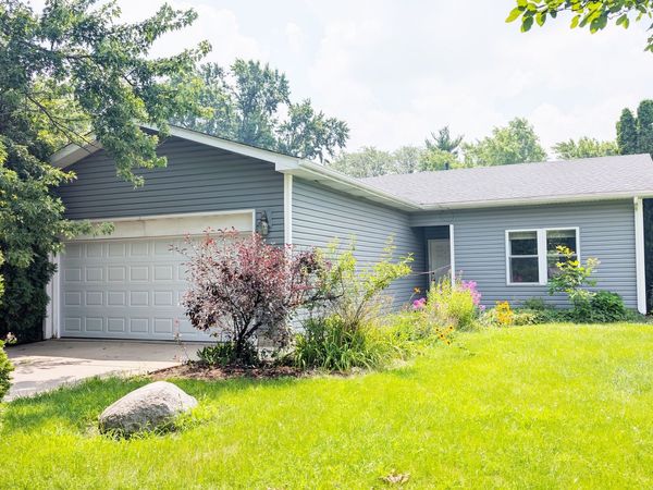 568 Manor Place , Aurora, IL 60506