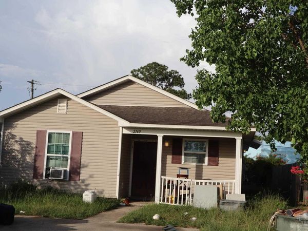 2140 Ledbetter Ln, Pensacola, FL 32507