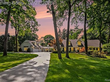 3780 Squirrel Road, Bloomfield Twp, MI 48304