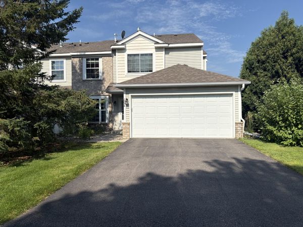 2754 Wagon Wheel Trail , Chaska, MN 55318