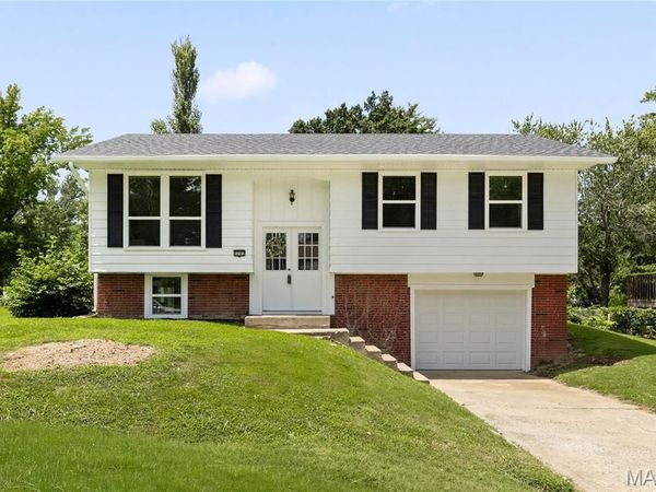 5702 Sir Galahad Lane, Godfrey, IL 62035