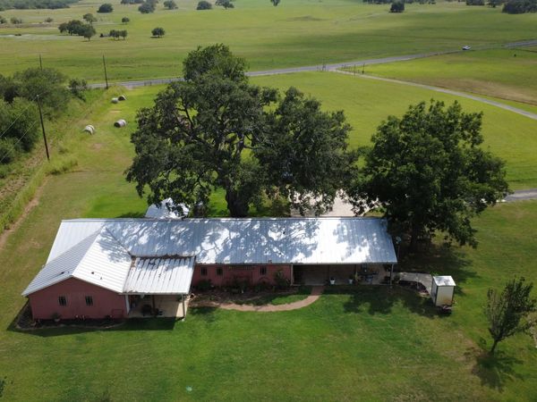 3558 Fm 536, Floresville, TX 78114