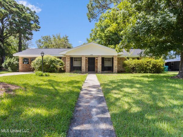 2518 Parkwood Place, Ocean Springs, MS 39564