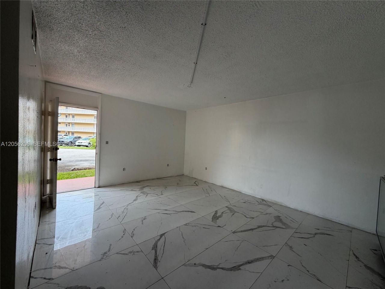 2980 Point East Dr , Unit D102, Aventura, FL 33160 Photo