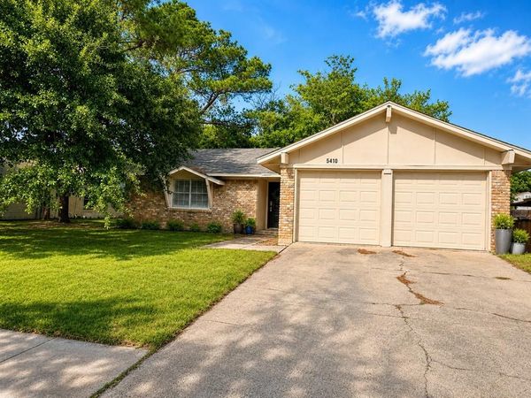 5410 Kings Manor Drive, Lake Dallas, TX 75065
