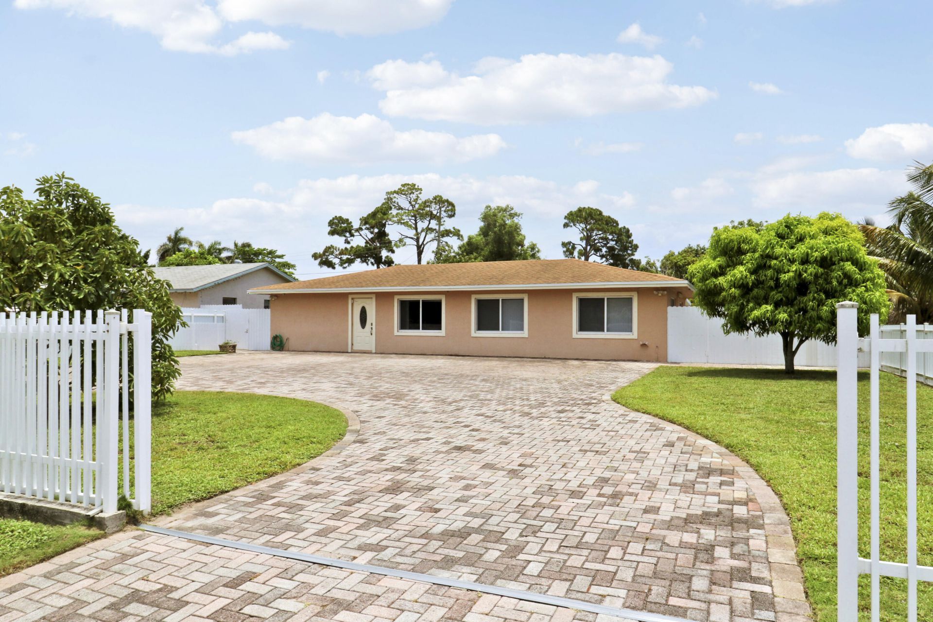 2488 Pineway Drive, West Palm Beach, FL 33415 Photo