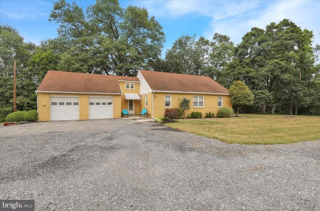 61 WEAVER LANE, MOHNTON, PA 19540