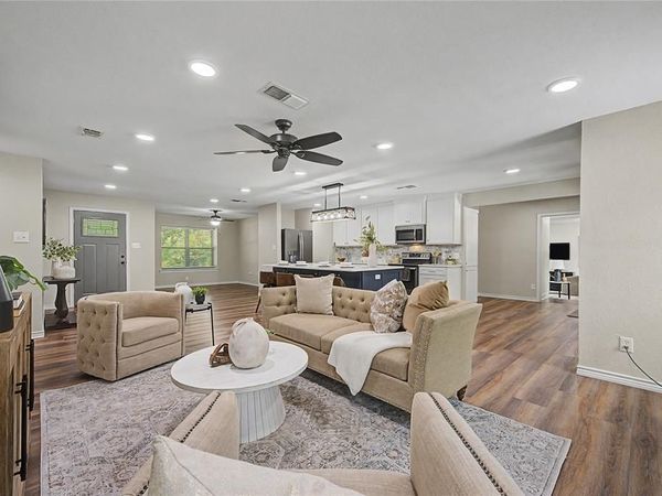 106 Pecan Creek Street , Red Oak, TX 75154