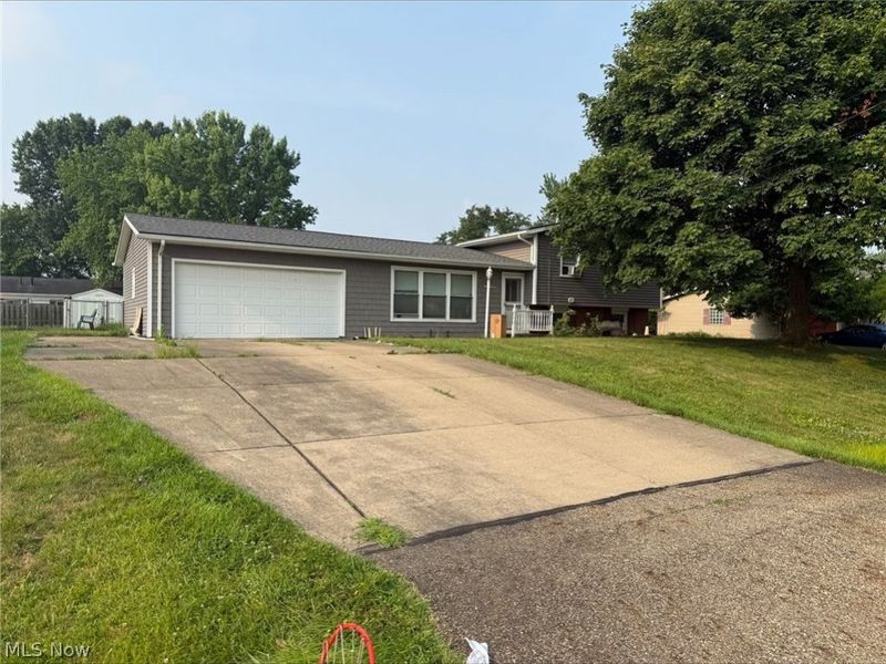 5364 Pisces Street SW, Canton, OH 44706 Photo 1