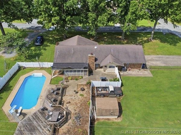 25 Village Circle , Pryor, OK 74361