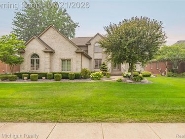 49787 Lakebridge Drive, Shelby Twp, MI 48315
