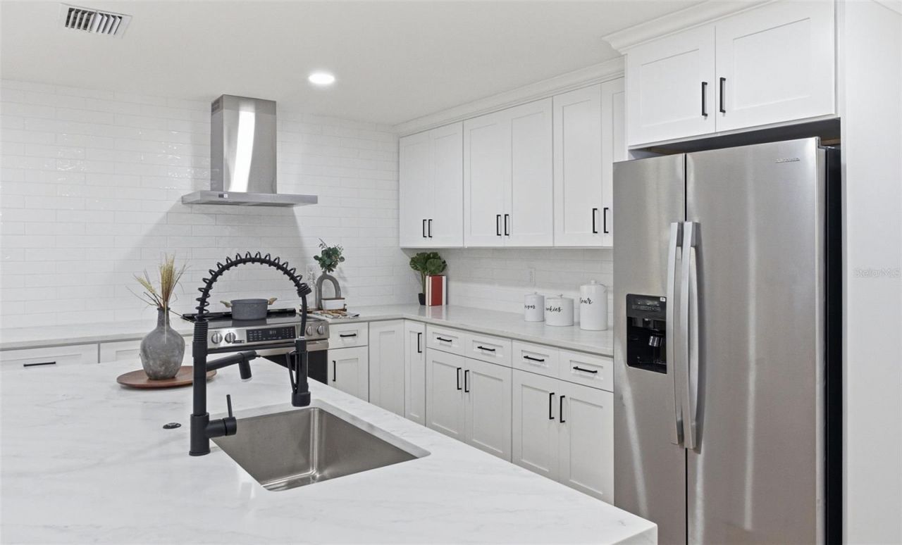 5106 Oakhaven Lane, Tampa, FL 33617 Photo