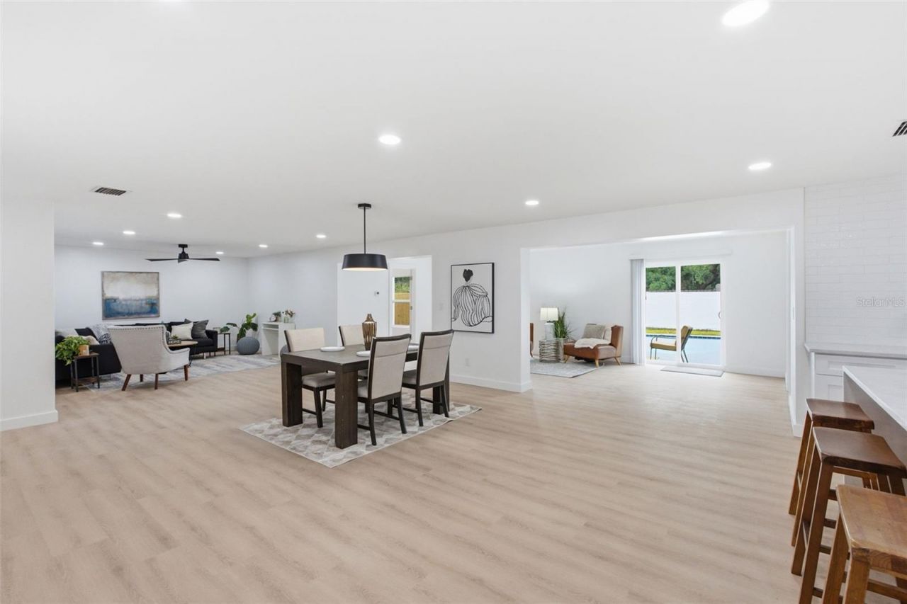 5106 Oakhaven Lane, Tampa, FL 33617 Photo