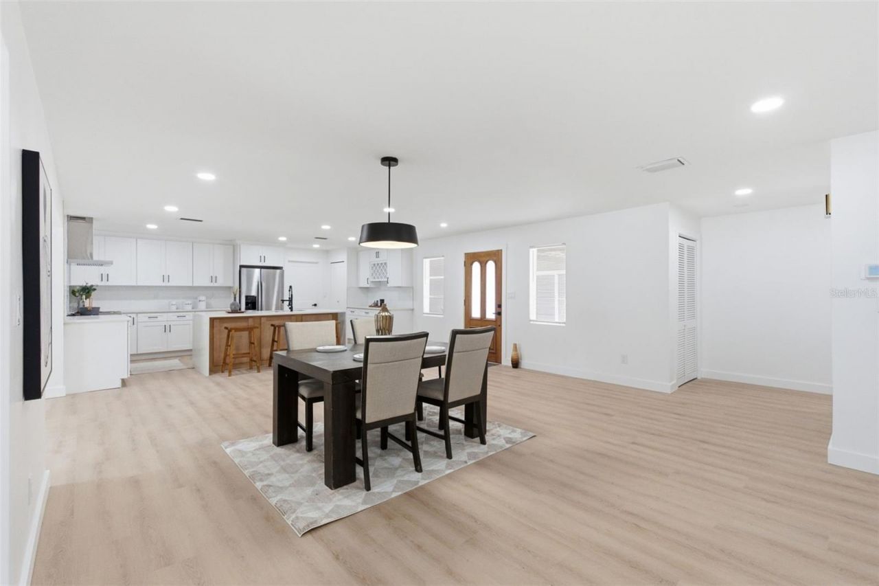 5106 Oakhaven Lane, Tampa, FL 33617 Photo
