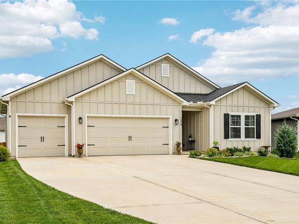 1479 N 162nd Circle, Basehor, KS 66007