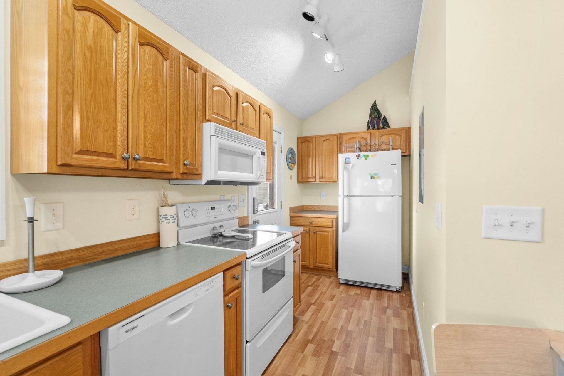 6001-8062 S Kings Hwy.  Photo 19