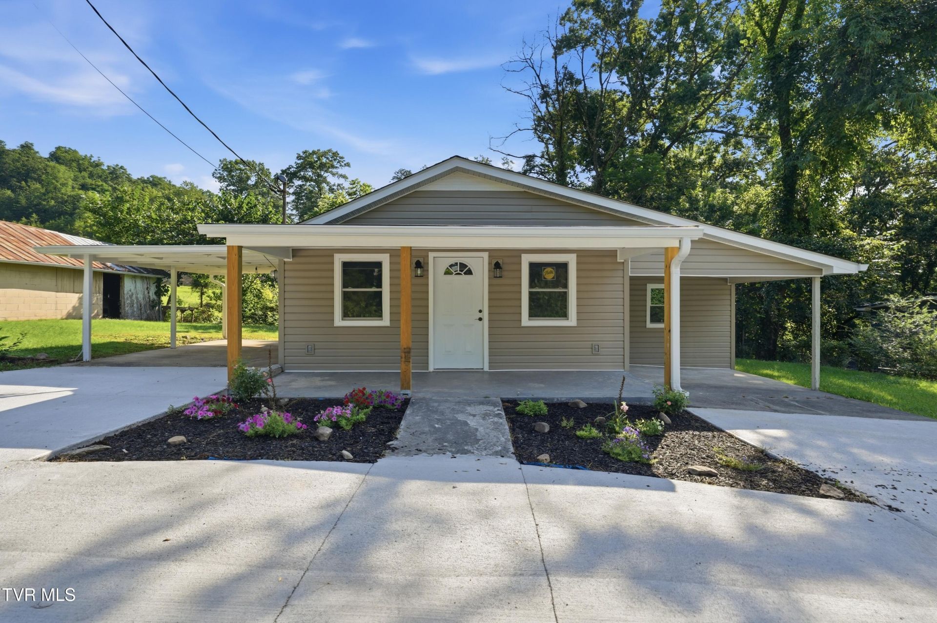 381 Elizabethton Highway, Bluff City, TN 37618 Main Photo