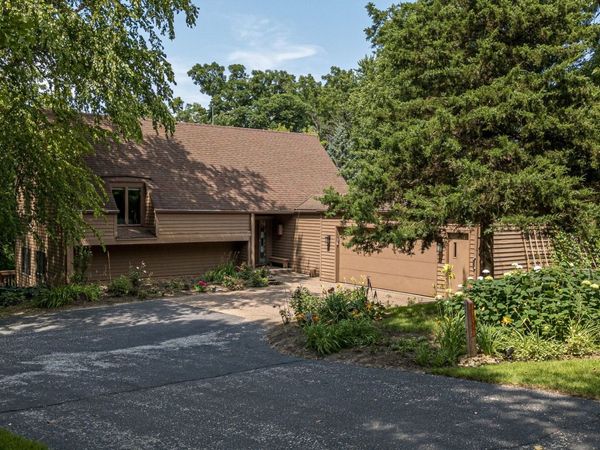 28018 230th Street , Le Claire, IA 52753