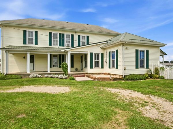 32 E 1st Street , Frazeysburg, OH 43822