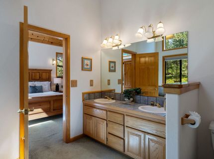 13040 Hillside Drive, Truckee, CA 96161 Photo