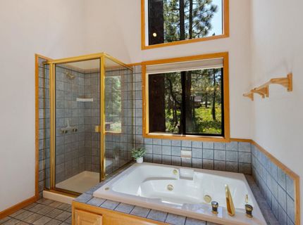 13040 Hillside Drive, Truckee, CA 96161 Photo
