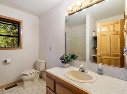 13040 Hillside Drive, Truckee, CA 96161 Photo