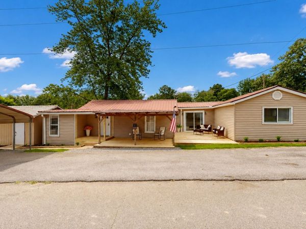 146 Lakeshore Dr, Springville, TN 38256