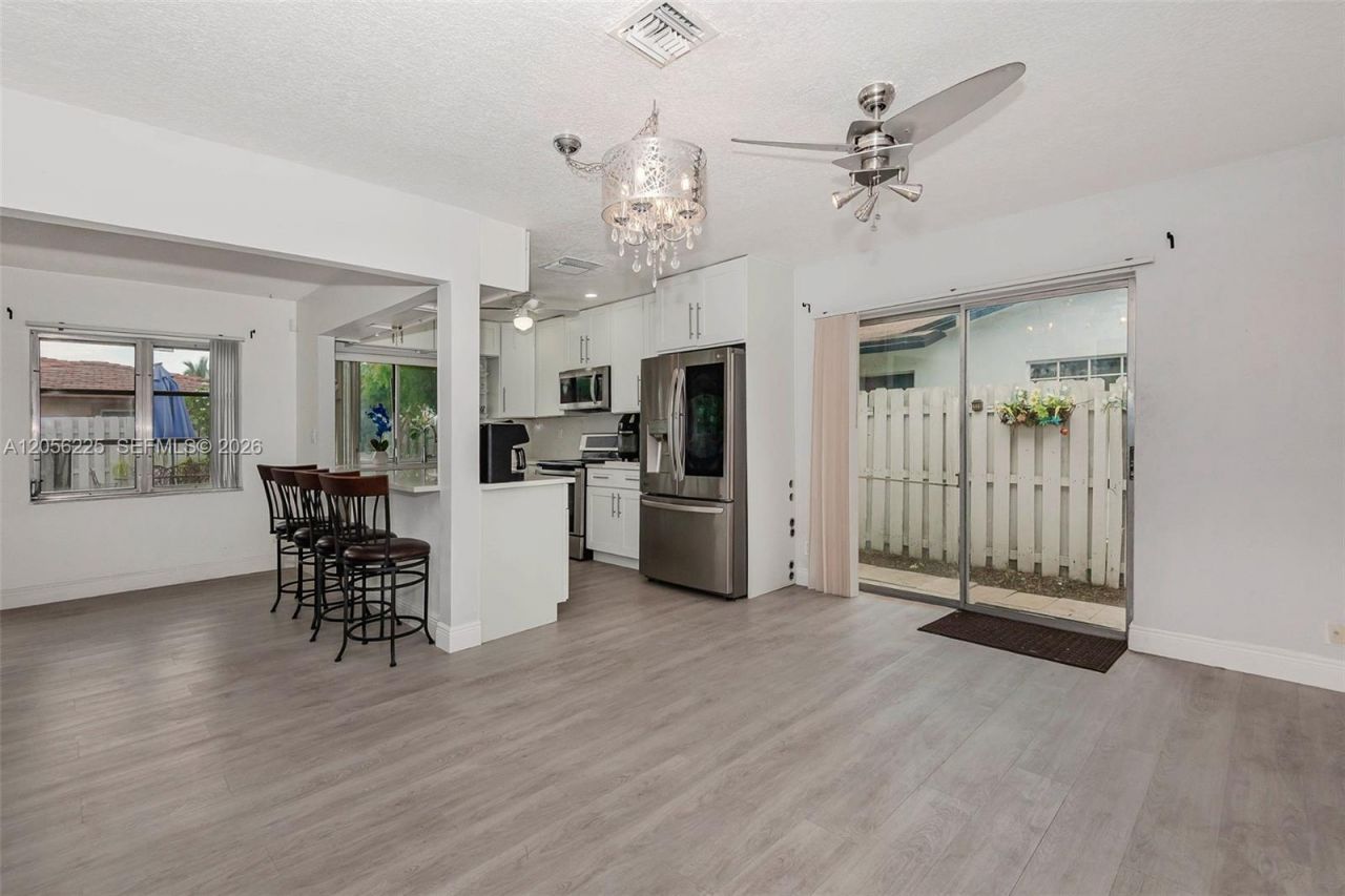 8210 NW 68th Ter , Tamarac, FL 33321 Photo
