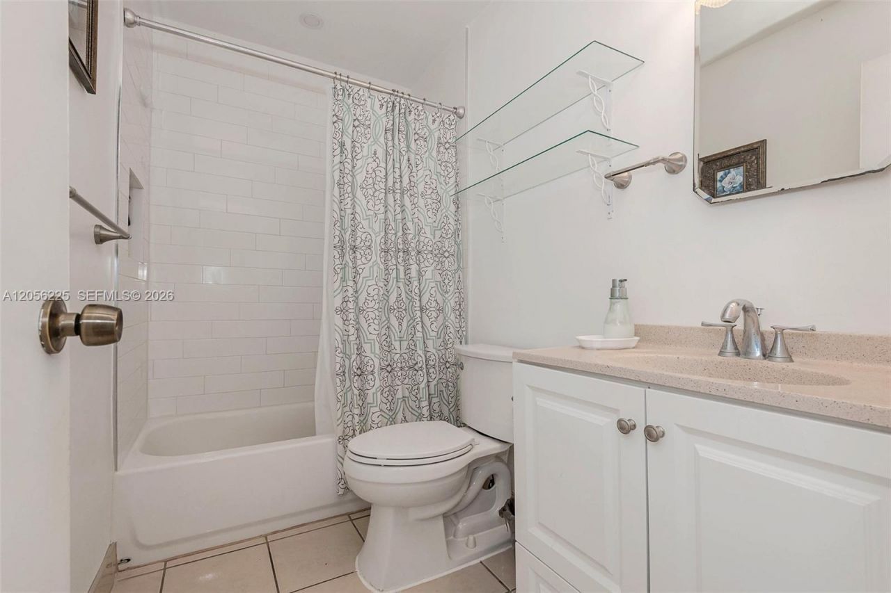 8210 NW 68th Ter , Tamarac, FL 33321 Photo