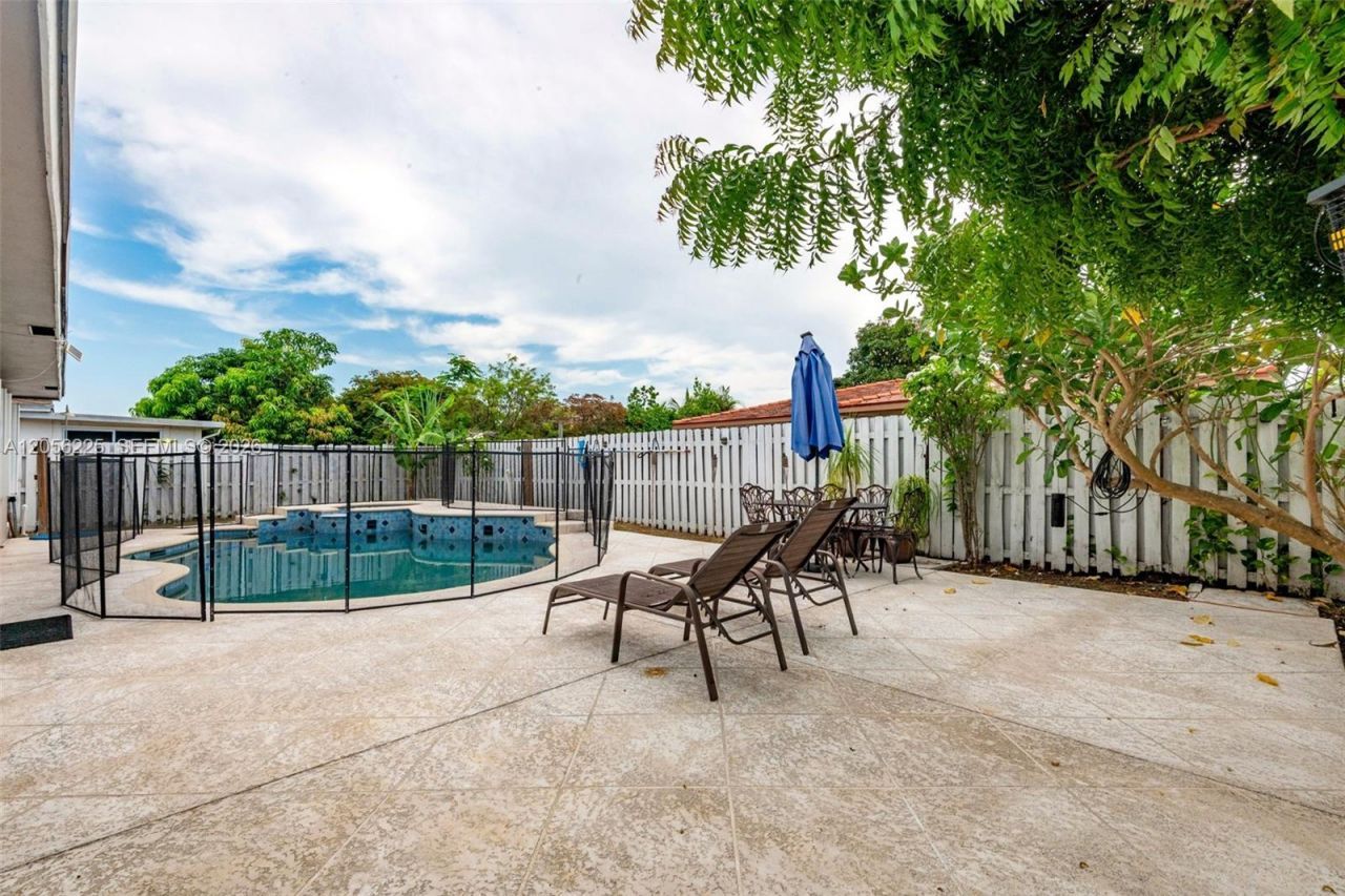 8210 NW 68th Ter , Tamarac, FL 33321 Photo