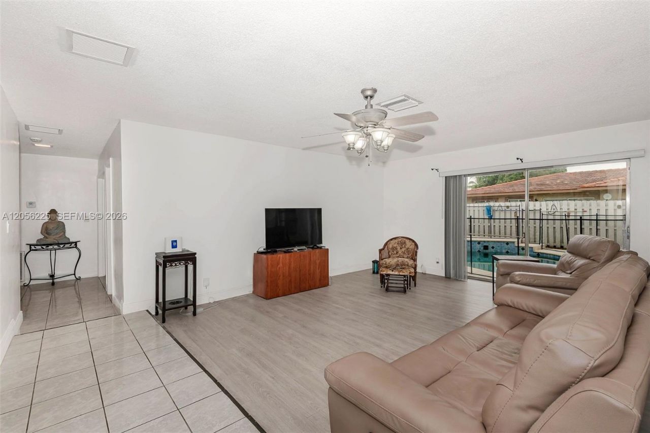 8210 NW 68th Ter , Tamarac, FL 33321 Photo