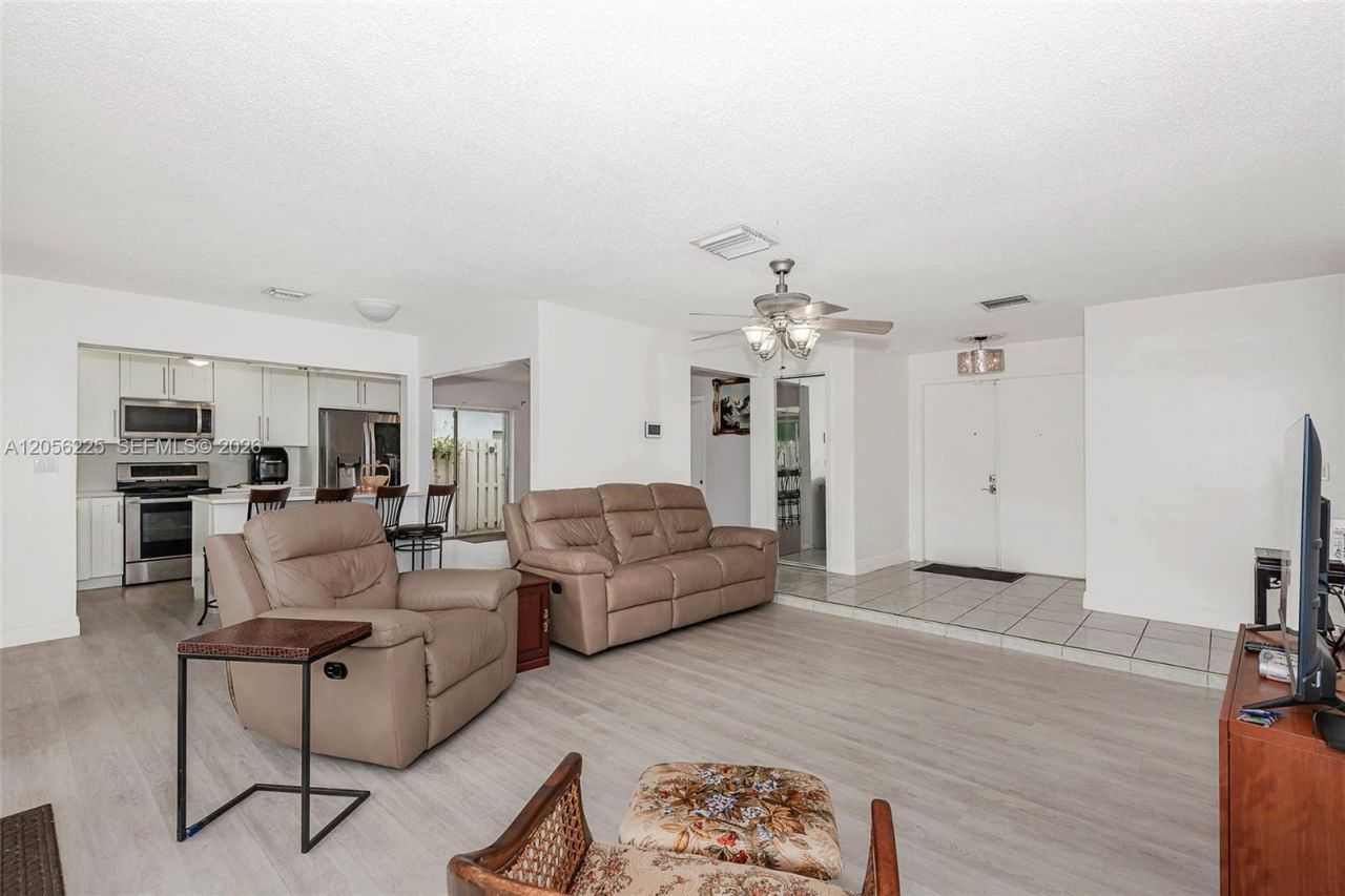 8210 NW 68th Ter , Tamarac, FL 33321 Photo