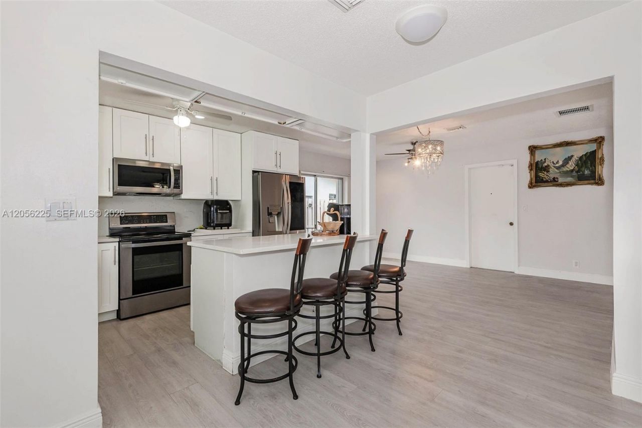 8210 NW 68th Ter , Tamarac, FL 33321 Photo
