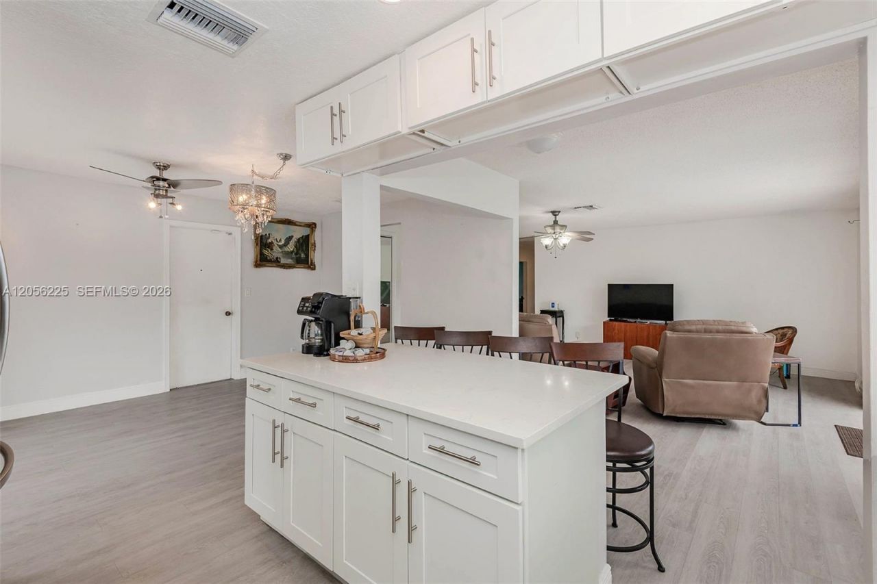 8210 NW 68th Ter , Tamarac, FL 33321 Photo