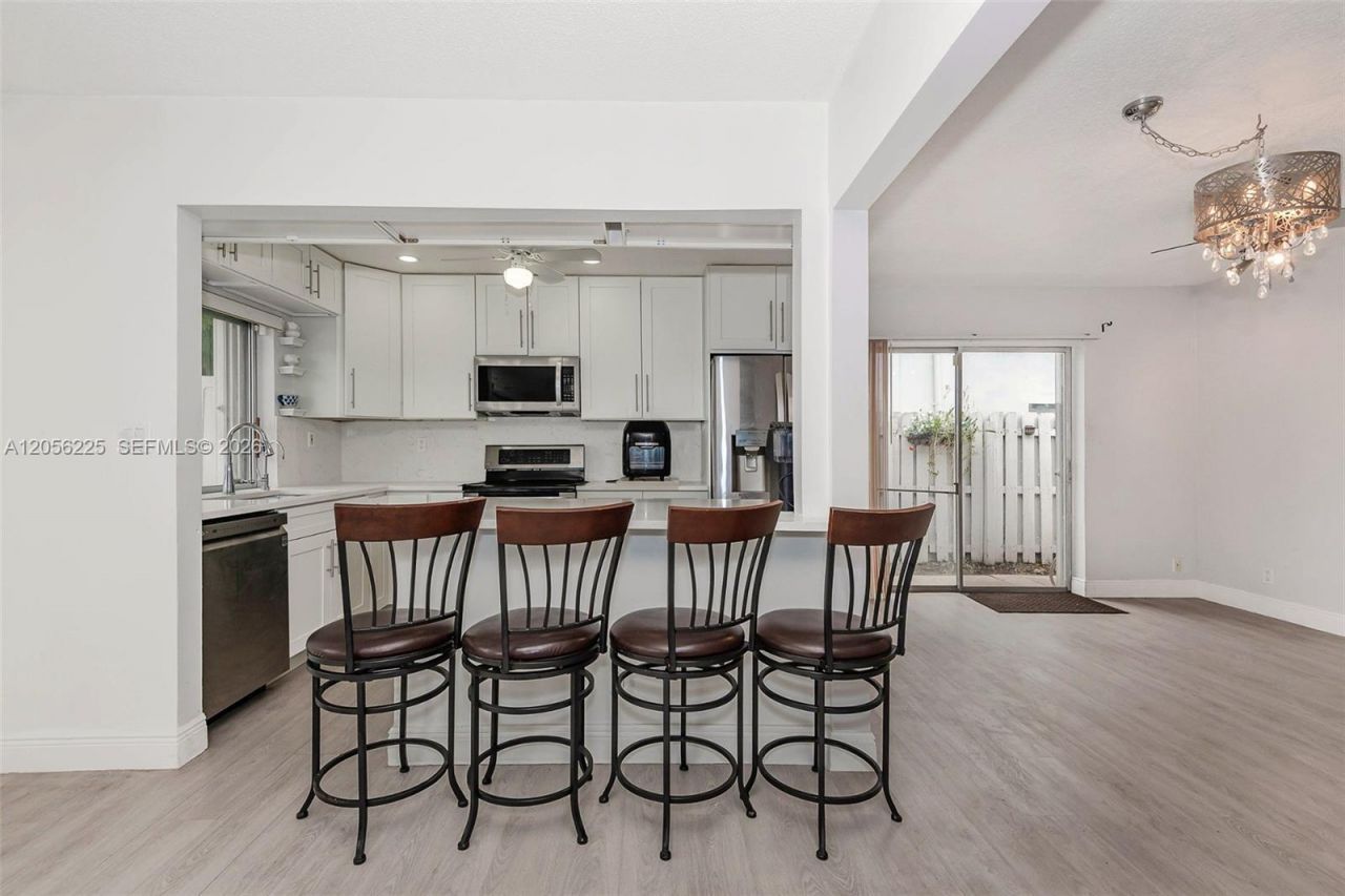 8210 NW 68th Ter , Tamarac, FL 33321 Photo