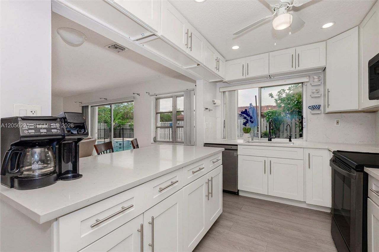 8210 NW 68th Ter , Tamarac, FL 33321 Photo
