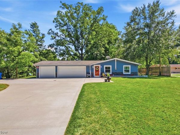 8870 N Spring Valley Park Drive, Chagrin Falls, OH 44023