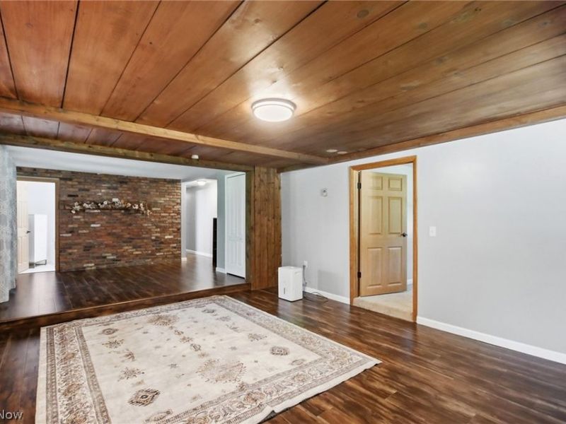 8870 N Spring Valley Park Drive, Chagrin Falls, OH 44023 Photo 9