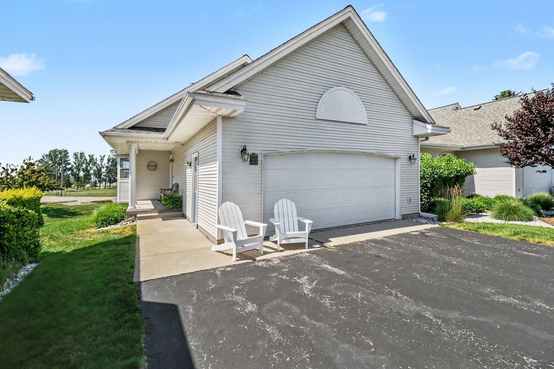 212 Lighthouse Way S, Manistee, MI 49660 Main Photo
