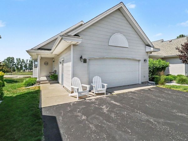 212 Lighthouse Way S, Manistee, MI 49660