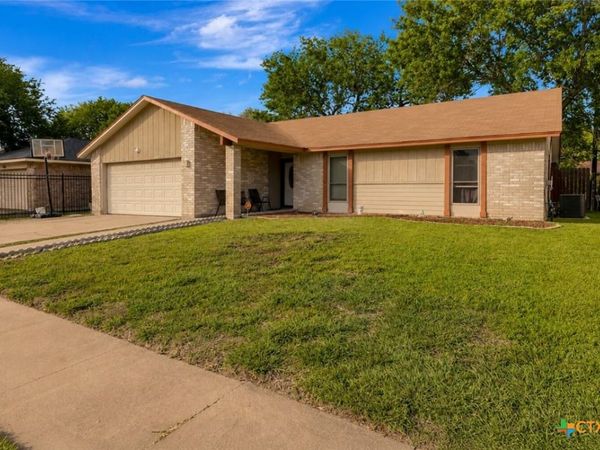 206 Fleetwood Drive , Victoria, TX 77901