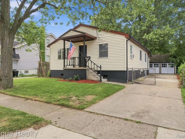 22095 Elmwood Avenue, Eastpointe, MI 48021