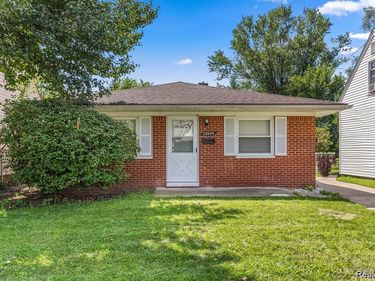 25469 Powers St Avenue, Dearborn Heights, MI 48125