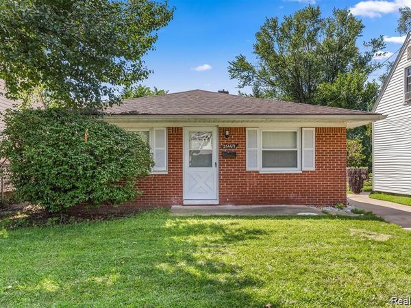 25469 Powers St Avenue, Dearborn Heights, MI 48125