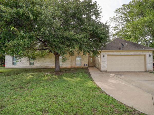 1335 Lovers LN , Bastrop, TX 78602